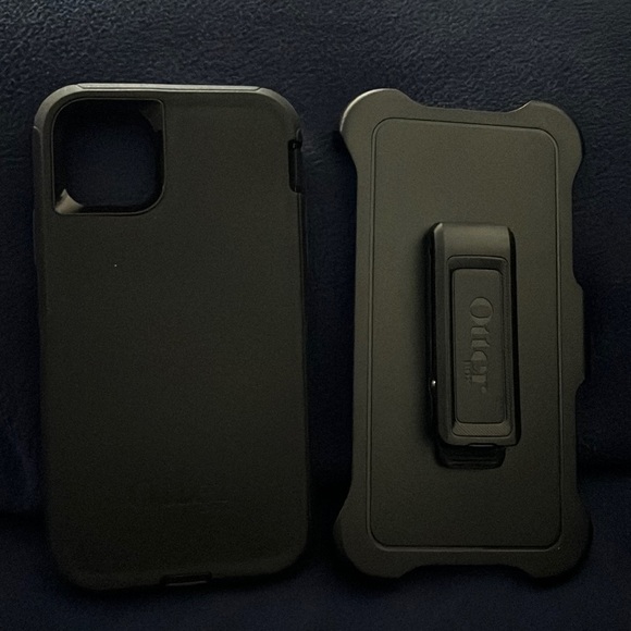 OtterBox Other - Black Otterbox Defender Case with Belt Clip fits IPhone 11 Pro Max Phone